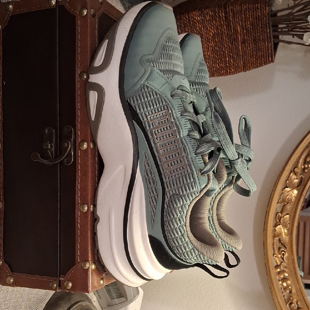 Puma Women's Sneakers in Teal and White